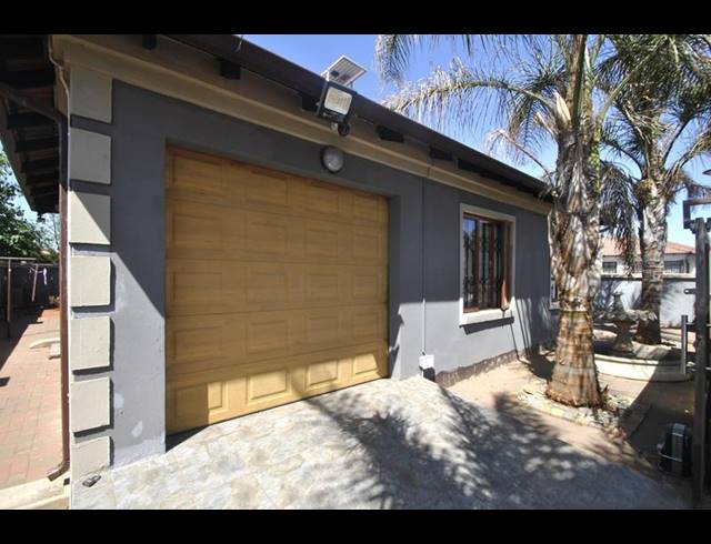 2 BEDROOM HOUSE FOR SALE IN DAWN PARK